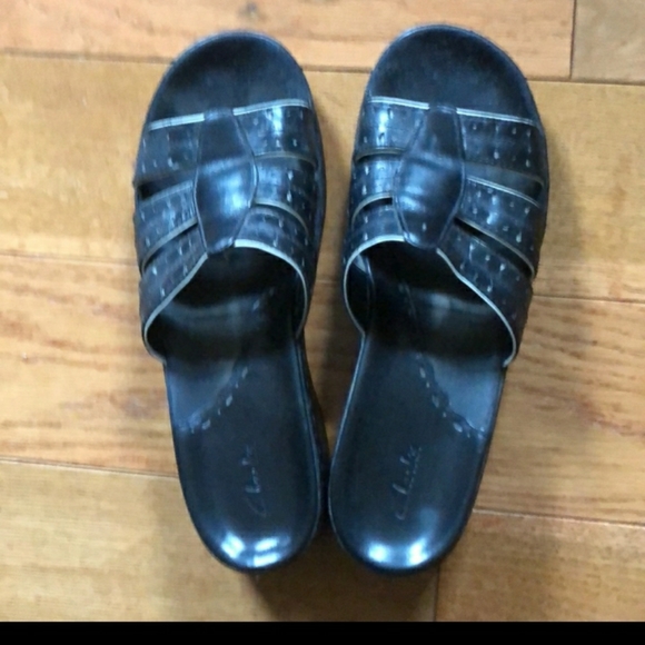 Clarks Comfortable Slip on wedge sandal - Picture 2 of 4